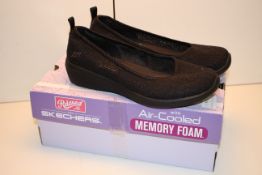 BOXED SKETCHERS RELAXED FIT AIR-COOLED MEMORY FOAM SIZE 5 LADIES SHOES RRP £37.99Condition