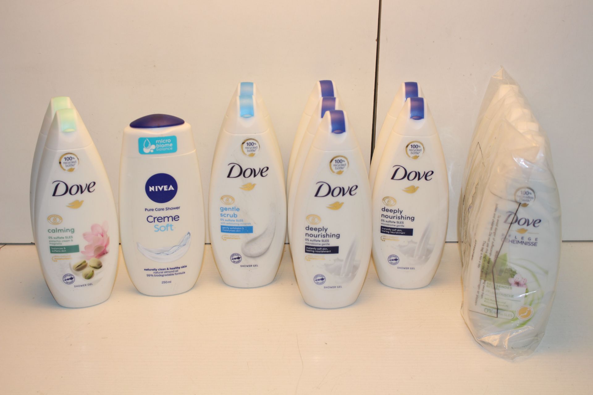 15X ASSORTED SHOWER CREAMS BY NIVEA & DOVE (IMAGE DEPICTS STOCK)Condition ReportAppraisal