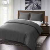GREY DOUBLE DUVET SET RRP £19.99Condition ReportAppraisal Available on Request- All Items are