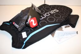 2X UNBOXED ASSORTED ITEMS TO INCLUDE DRIFT SHOULDER MOUNT & SALAMON WINTER SPORTS BACK PROTECTOR