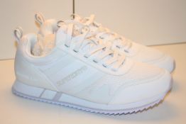 BOXED SUPERDRY FERO RUNNER WHITE TRAINER UK SIZE 10 RRP £27.99Condition ReportAppraisal Available on
