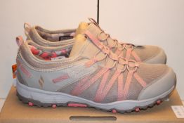 BOXED SKETCHERS OUTDOOR AIR COOLED MEMORY FOAM UK SIZE 7 WOMENS TRAINERSCondition ReportAppraisal