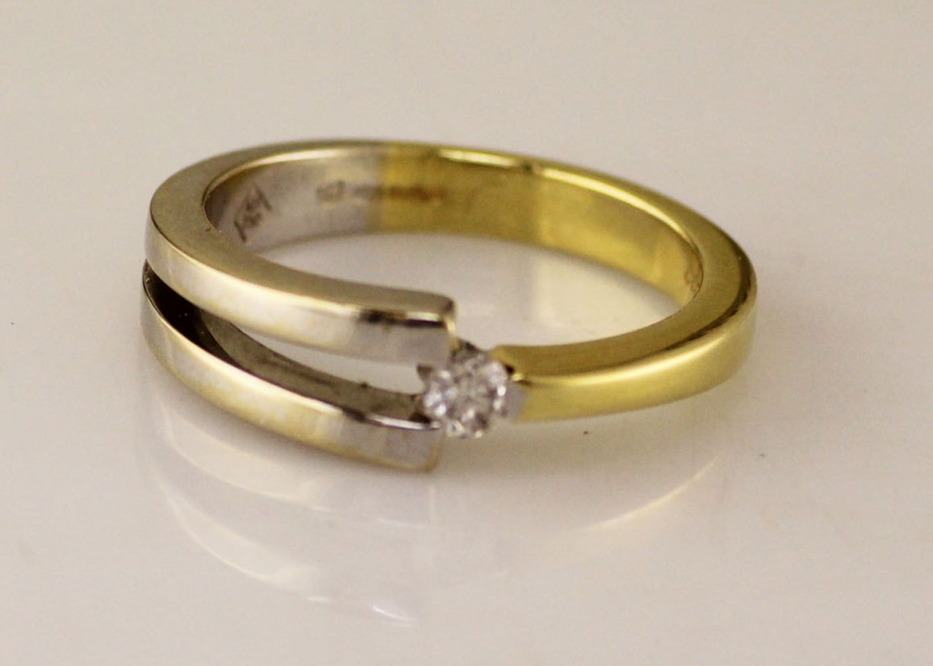 18ct Single Stone Two Tone Diamond Set Ring H SI 0.13 Carats - Valued by AGI £2,355.00 - A - Image 6 of 8