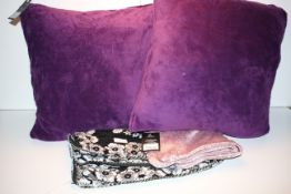 4X ASSORTED ITEMS TO INCLUDE CUSHIONS & CUSHION COVERSCondition ReportAppraisal Available on