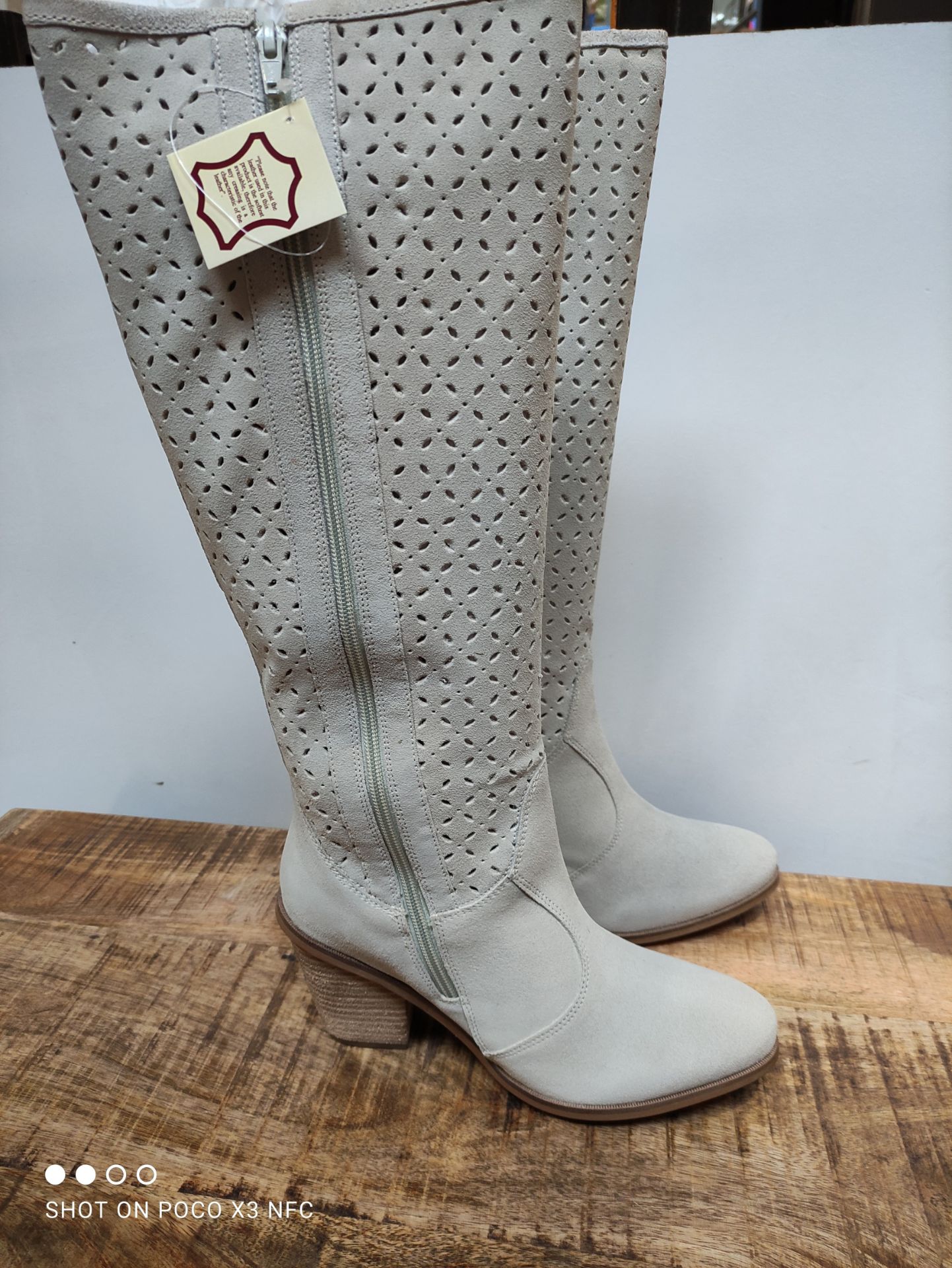 BOXED WOMENS SIZE 6 EEE FIT GREY HEALED BOOTS RRP £37.99Condition ReportAppraisal Available on