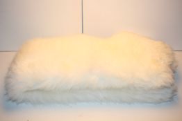 WHITE FUR RUG RRP £59.98 (AS SEEN IN WAYFAIR)Condition ReportAppraisal Available on Request- All
