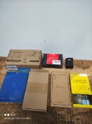 1 LOT TO CONTAIN 7 ASSORTED ITEMS TO INCLUDE PHONE HOLDERS/SCREE PROTECTORS AND OTHER (IMAGE