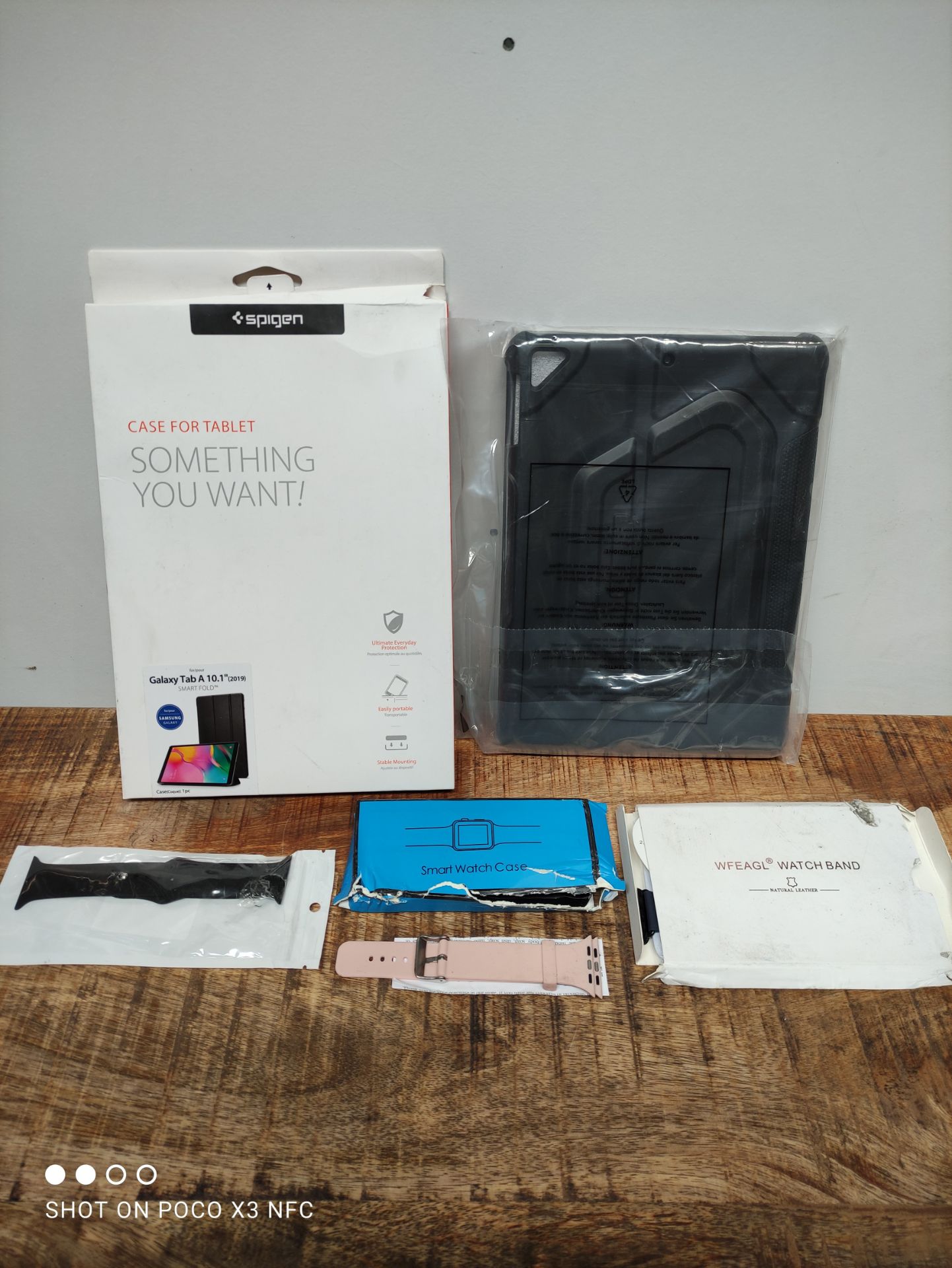 1 LOT TO CONTAIN 6 ASSORTED ITEMS TO INCLUDE TABLET CASES ANFD APPLE WATCH STRAPS (IMAGE DEPICTS