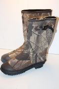 UNBOXED CAMO WELLINGTON BOOTS UK SIZE 12Condition ReportAppraisal Available on Request- All Items