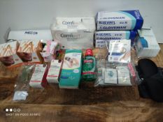 1 LOT TO CONTAIN 16 ASSORTED ITEMS TO INCLUDE GLOVES/WAX KIT/COLGATE AND MORE (IMAGE DEPICTS STOCK)