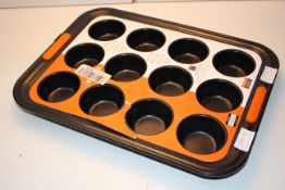 UNBOXED LE CREUSET 12 CUP MUFFIN TRAY RRP £24.99Condition ReportAppraisal Available on Request-