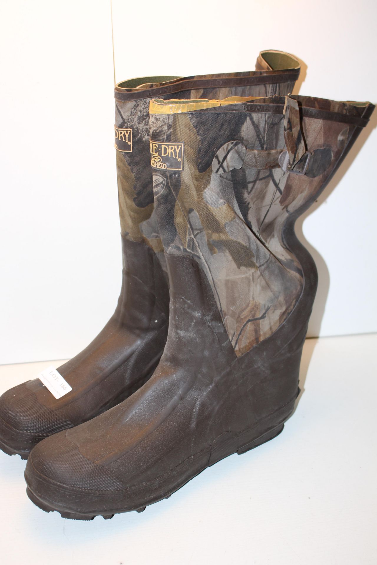 UNBOXED CAMO WELLINGTON BOOTS UK SIZE 13Condition ReportAppraisal Available on Request- All Items