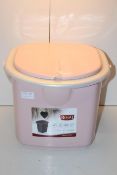 UNBOXED BRANQ COMPACT TOILET 22L RRP £40.00Condition ReportAppraisal Available on Request- All Items