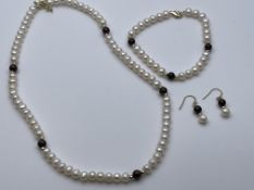 BRAND NEW GIANI JEWELLERY LADIES NECKLACE, BRACELET & EARRING SET, SET WITH CULTURED PEARLSCondition