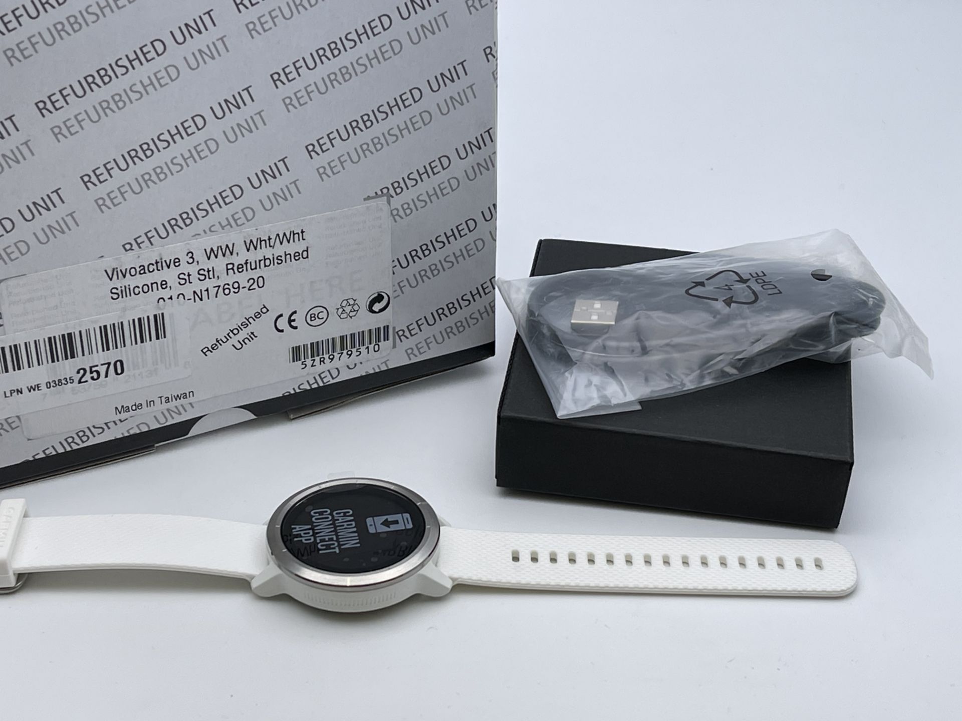 BOXED GARMIN VIVOACTIVE 3, WHITE, SILICONE WATCH, FULLY WORKING REFURBISHED UNIT, LOOKS BRAND NEW, - Image 3 of 3