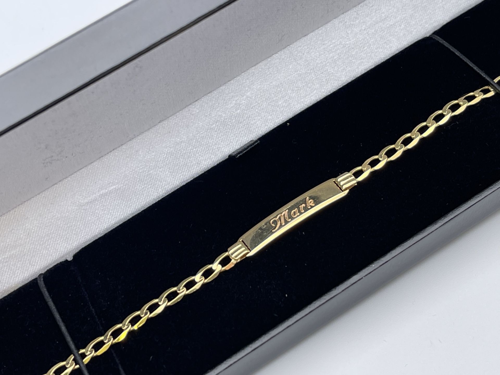 BOXED 9CT YELLOW GOLD GENTS CURB IDENTITY BRACELET, ENSCRIBED WITH MARK, HOWEVER CAN BE BUFFED - Image 3 of 3