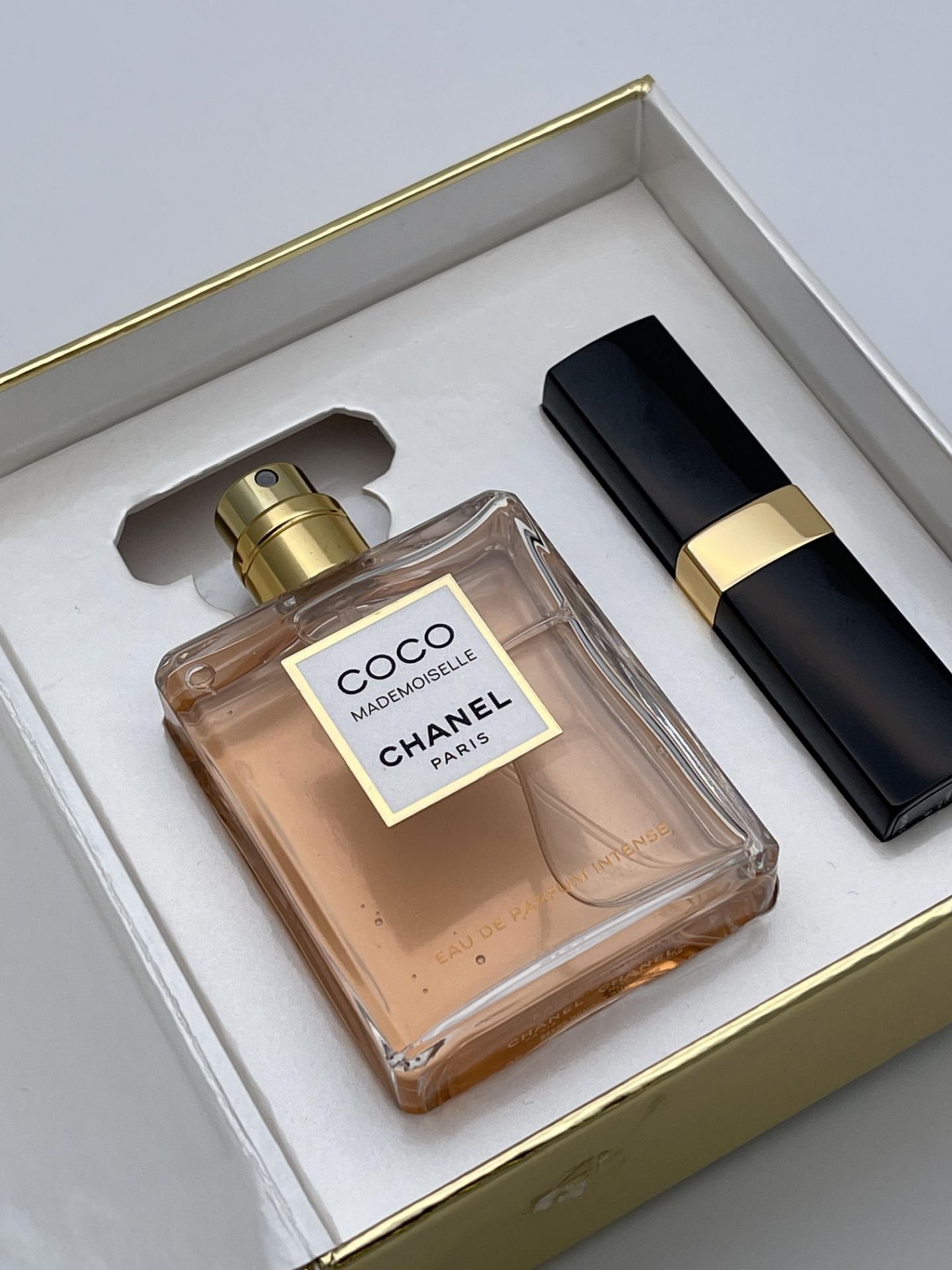 BOXED COCO MADEMOISELLE CHANEL PARIS COLLECTION COCO, INCLUDES 35ML EAU DE PARFUM AND ROUGE COCO - Image 2 of 3
