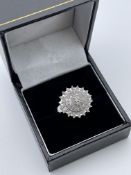 9CT WHITE GOLD LADIES DIAMOND CLUSTER RING, SET WITH APPROX 1.00CTS OF DIAMOND SOLITAIRES, RRP-£