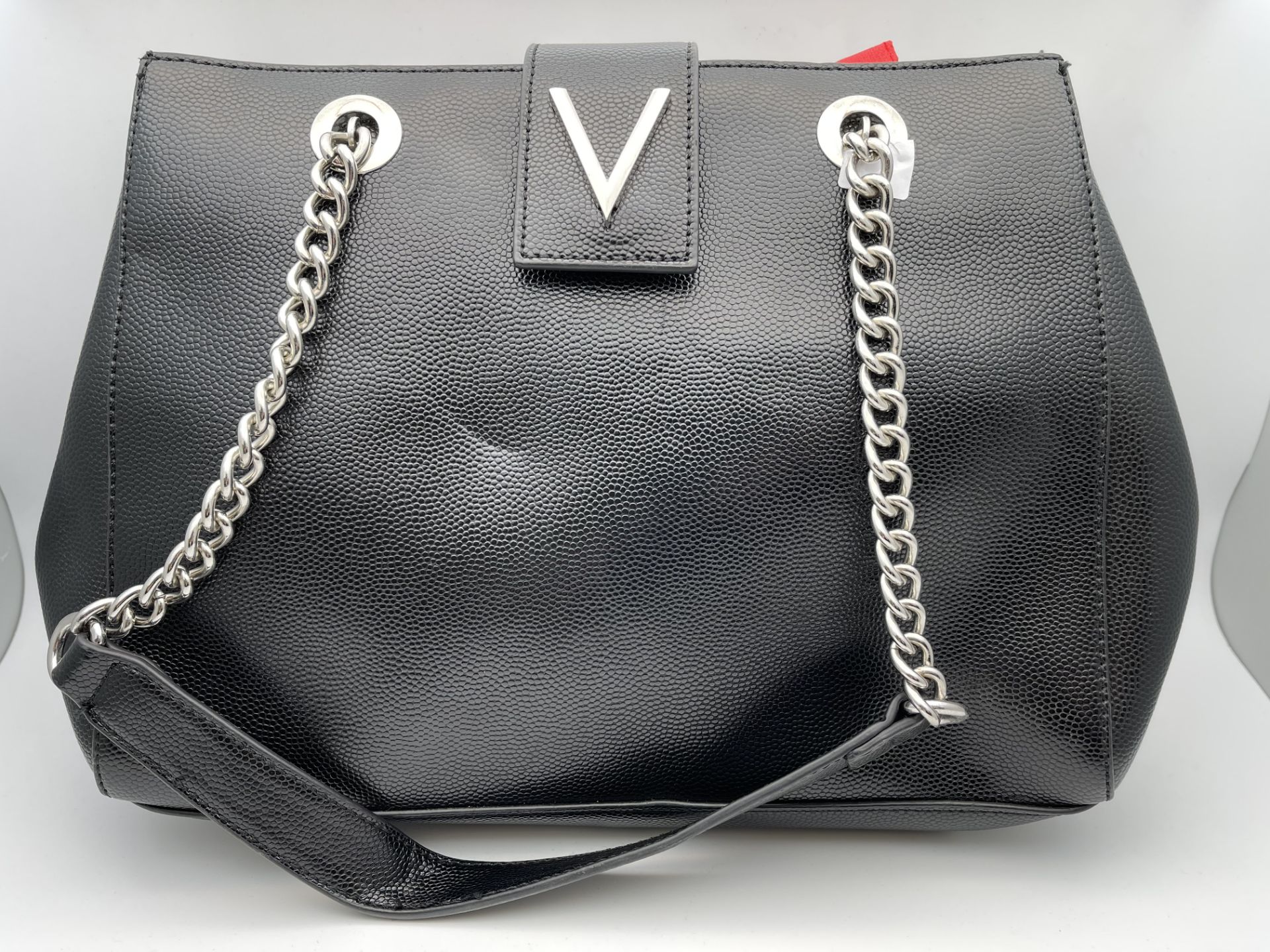 LADIES MARIO VALENTINO BLACK LEATHER HANDBAG, INCLUDES RED DUSTBAG, APPEARS NEW, RRP-£170.