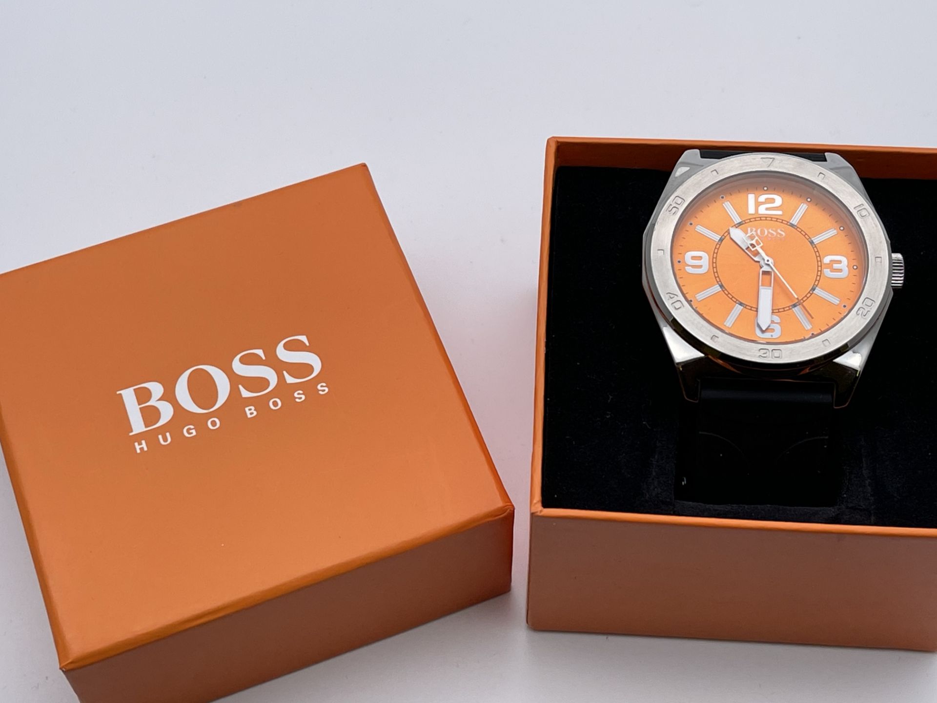 BOXED GENTS HUGO BOSS WATCH, MODEL- HB1921142548, APPEARS NEW, NEEDS BATTERY, RRP-£199.00Condition - Image 2 of 2