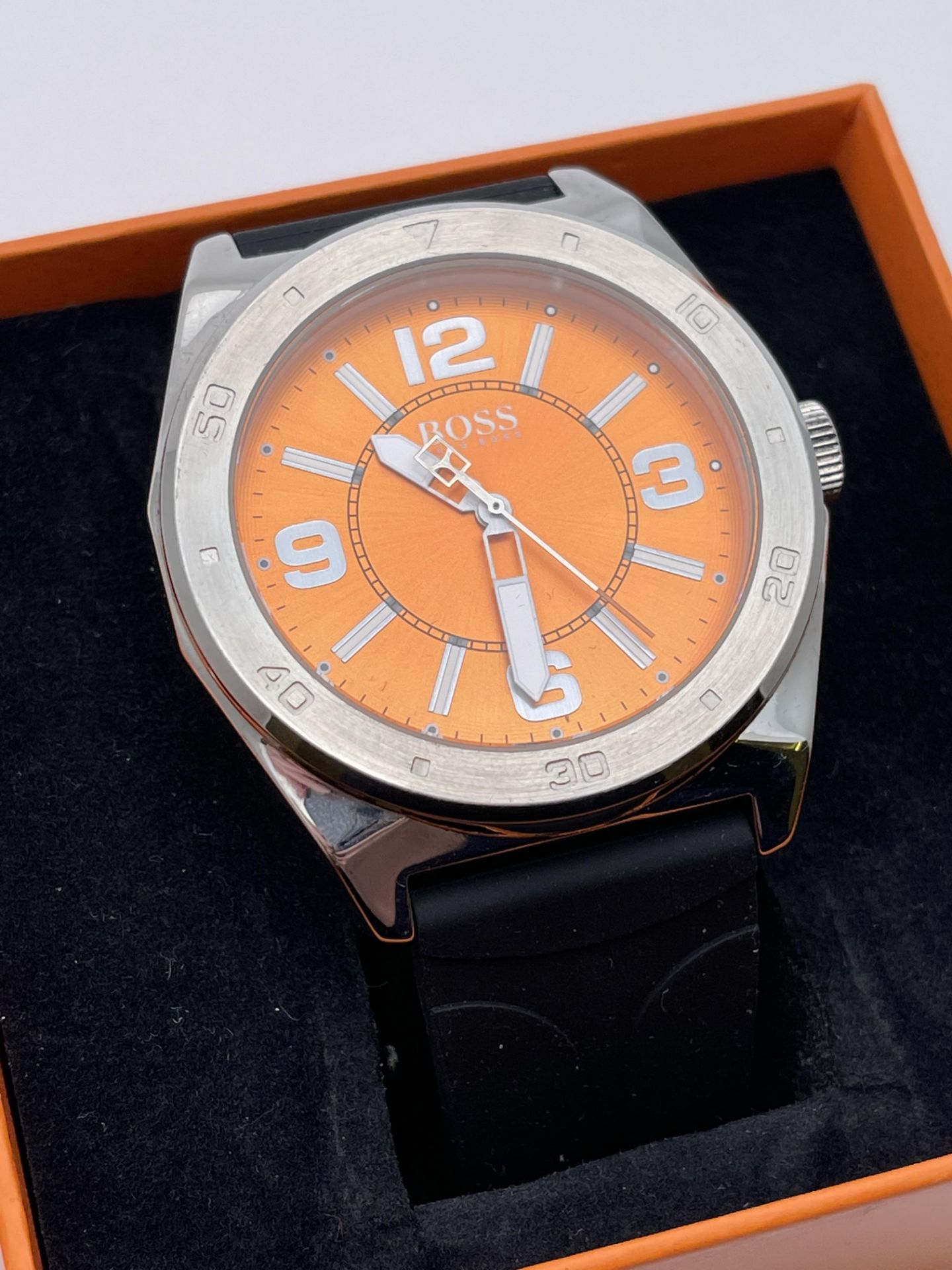 BOXED GENTS HUGO BOSS WATCH, MODEL- HB1921142548, APPEARS NEW, NEEDS BATTERY, RRP-£199.00Condition