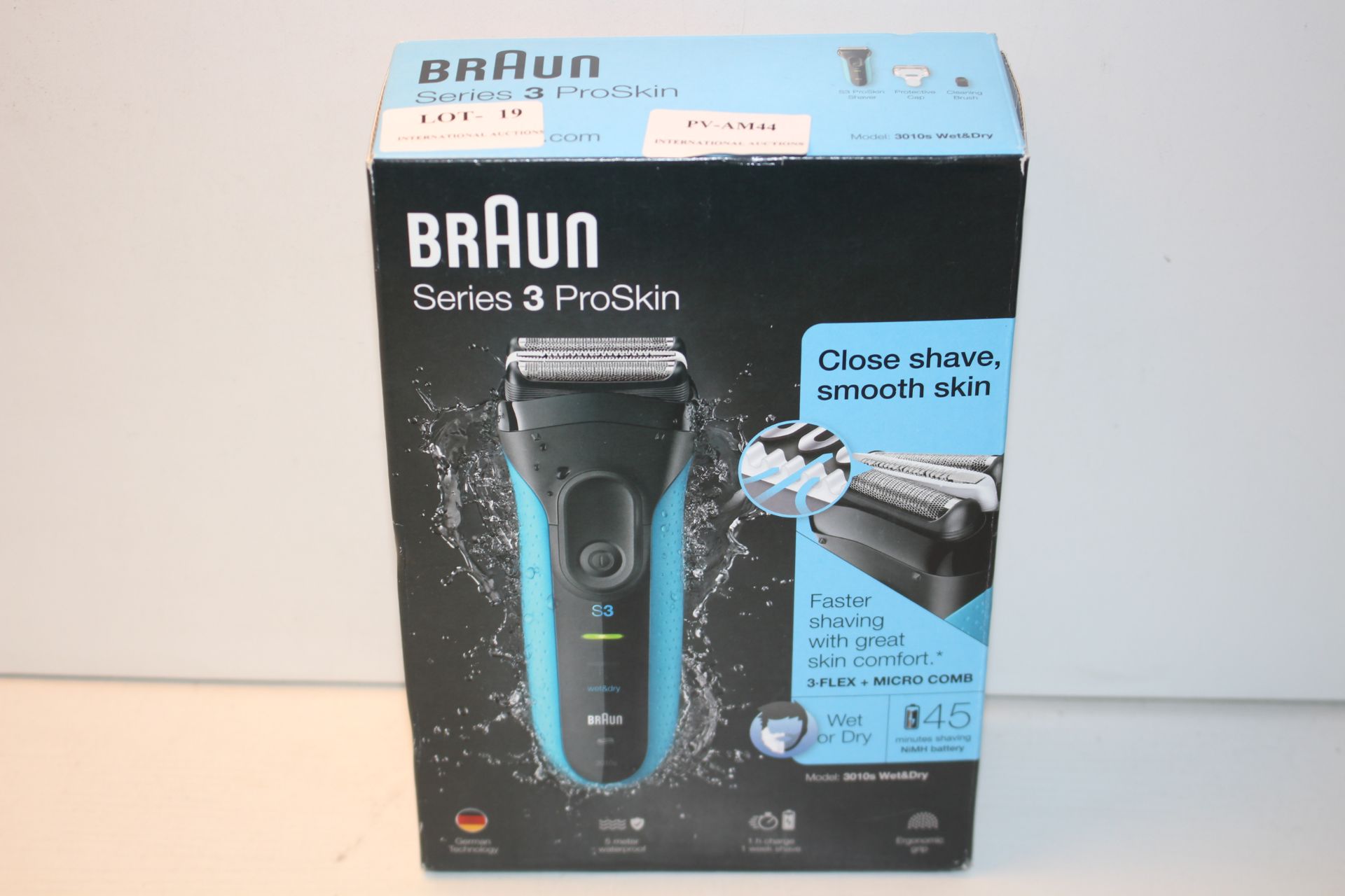 BOXED BRAUN SERIES 3 PROSKIN WET & DRY SHAVER MODEL: 3010S RRP £54.99Condition ReportAppraisal