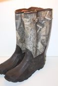 UNBOXED CAMO WELLINGTON BOOTS UK SIZE 11Condition ReportAppraisal Available on Request- All Items