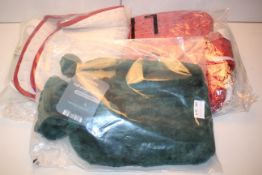 3X ASSORTED ITEMS TO INCLUDE HOT WATER BOTTLE, ELECTRIC HEATED PAD & OTHER (IMAGE DEPICTS STOCK)