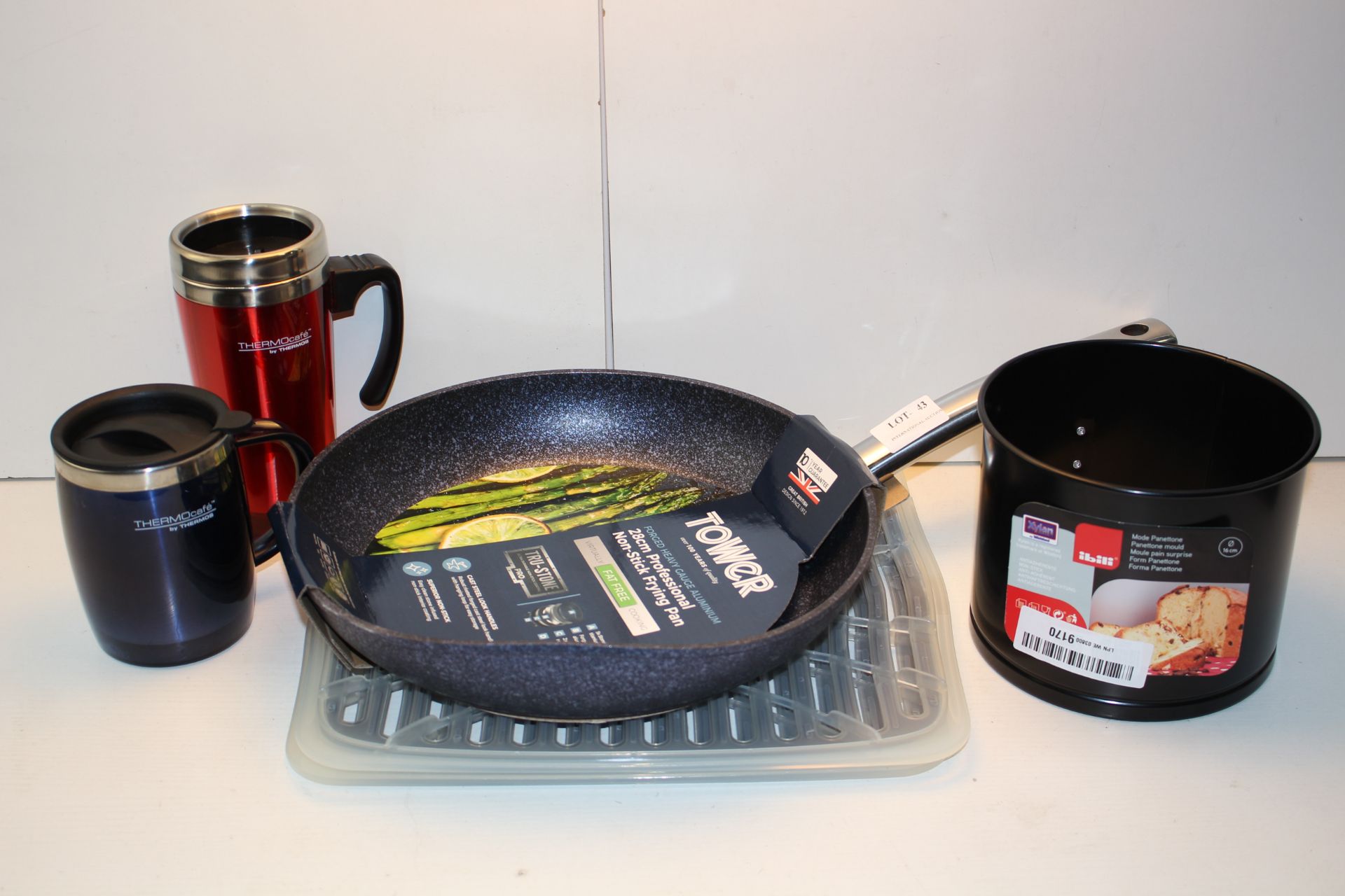 5X ASSORTED ITEMS TO INCLUDE THERMOS MUGS, TOWER FRYING PAN & OTHER Condition ReportAppraisal