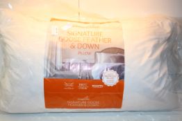 BAGGGED SNUGGLEDOWN SIGNATURE GOOSE FEATHER & DOWN PILLOW RRP £24.99Condition ReportAppraisal