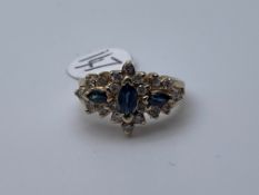 14CT YELLOW GOLD LADIES DIAMOND AND SAPPHIRE RING, SIZE- H