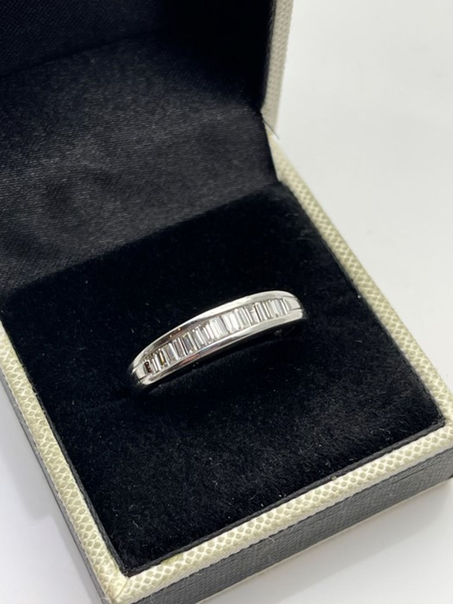 ***£3560.00*** 18CT WHITE GOLD DIAMOND RING, SET WITH FIFTEEN BAGUETTE CUT DIAMONDS, COLOUR- G,