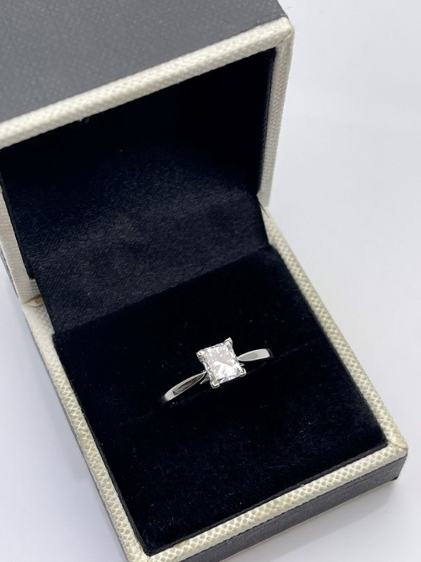 ***£11,385.00*** 18CT WHITE GOLD GIA CERTIFIED, PRINCESS CUT DIAMOND RING, DIAMOND WEIGHT- 1. - Image 2 of 3