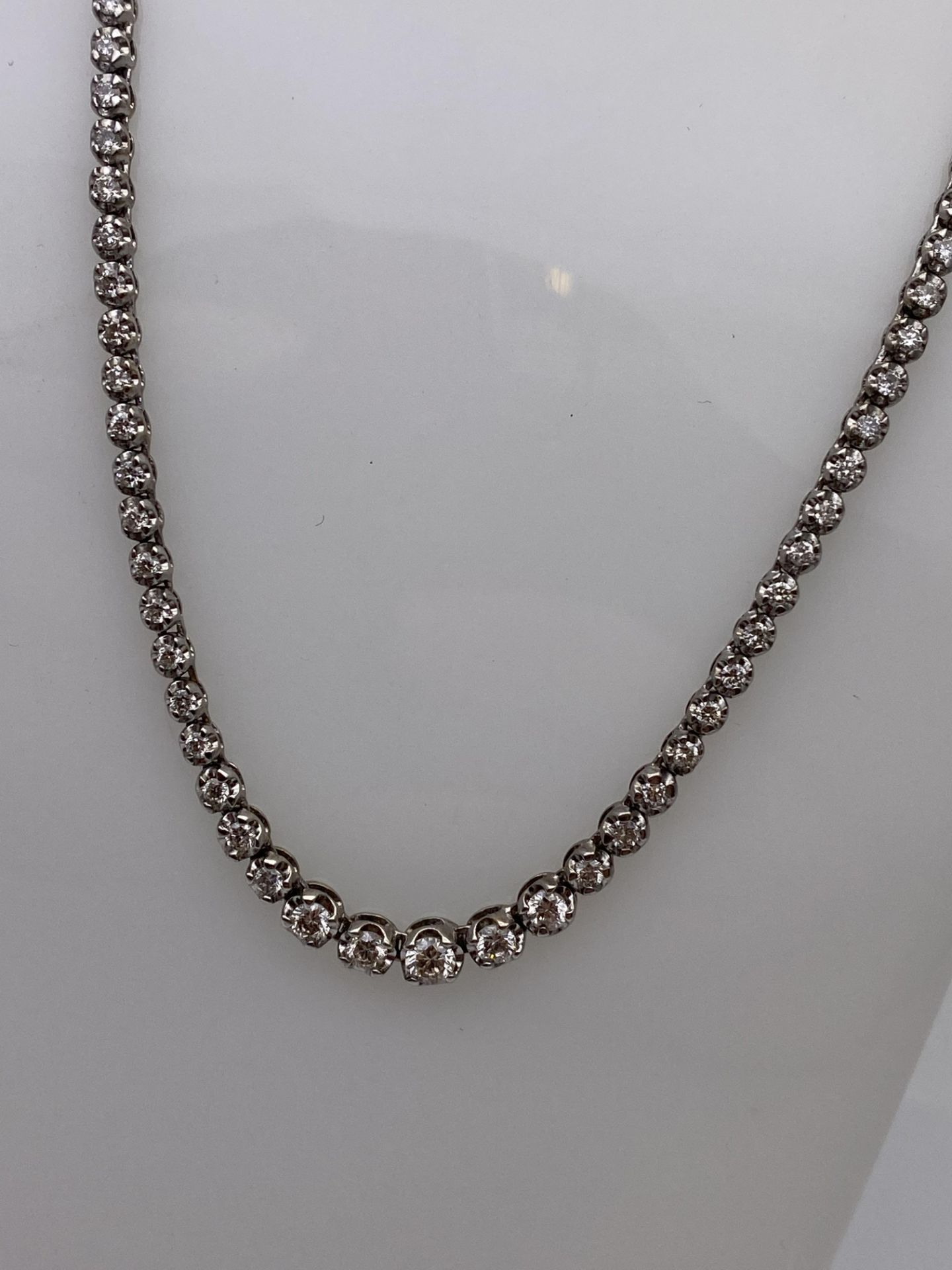 ***£8895.00*** 18CT WHITE GOLD DIAMOND DIAMOND NECKLACE, SET WITH 3.03CT OF BRILLIANT CUT DIAMOND - Image 2 of 3