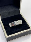 ***£7995.00*** 18CT WHITE GOLD HEAVY SET ORIGANAL GUCCI DIAMOND RING, SET WITH TWO PRINCESS CUT