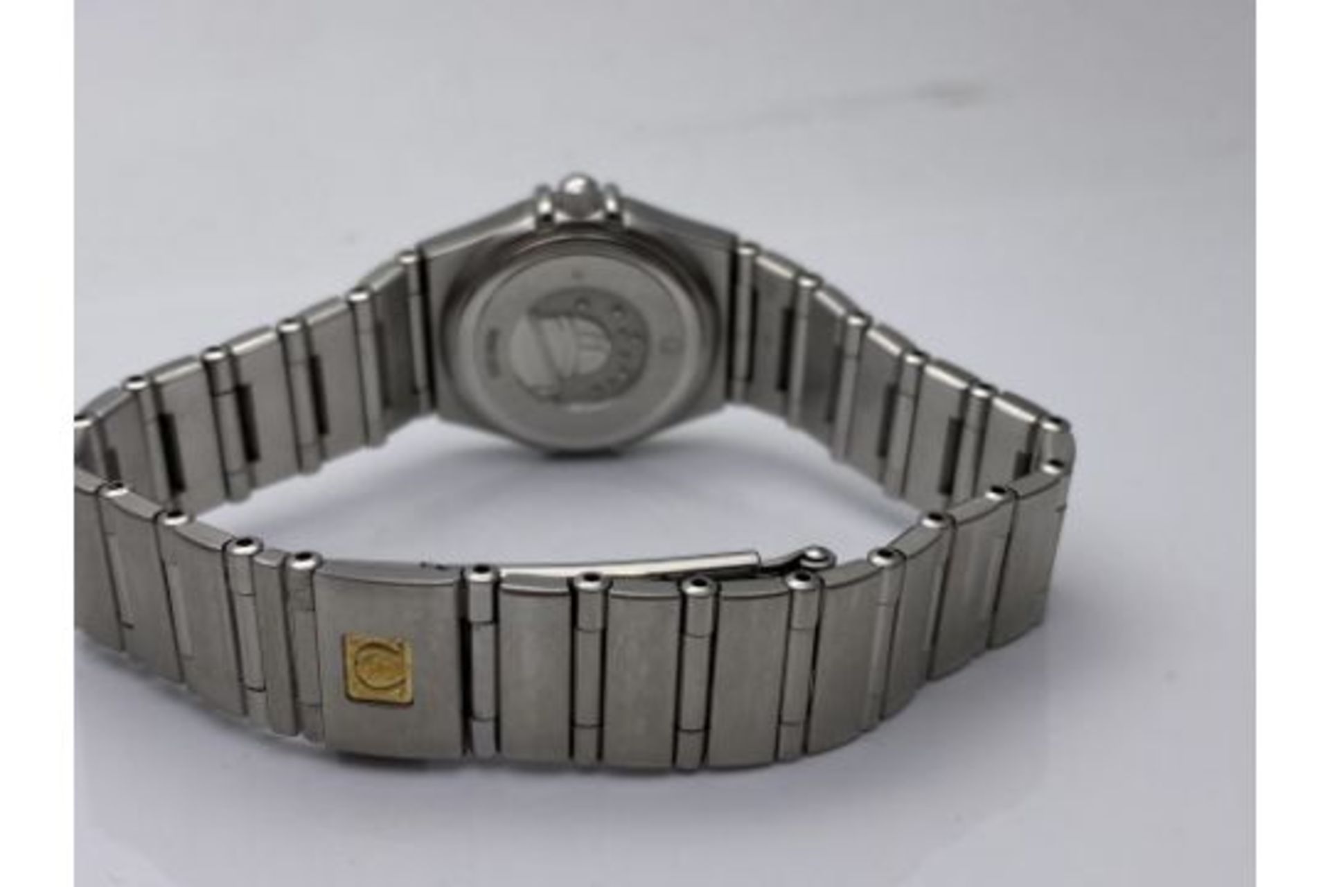 GENTS STAINLESS STEEL WITH 18CT YELLOW GOLD ON THE CLASP, OMEGA SEAMASTER, BLUE DIUAL, MODEL- - Image 3 of 5