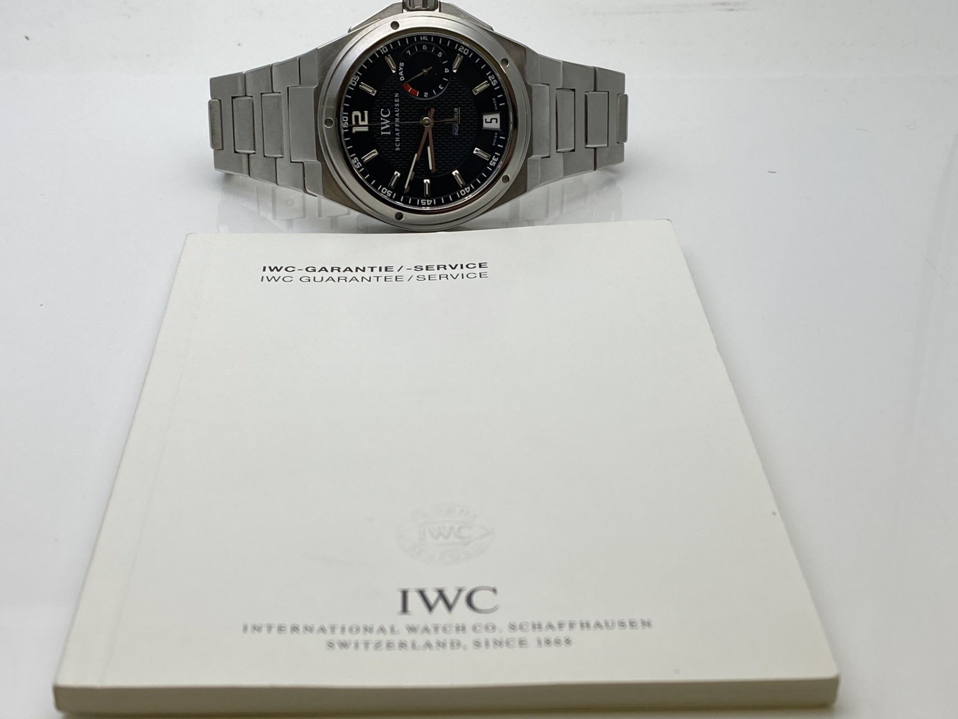 GENTS IWC STAINLESS STEEL FULLY AUTOMATIC WATCH, MODEL- IW500501, INCLUDES MANUAL AND CARD, NO - Image 3 of 6
