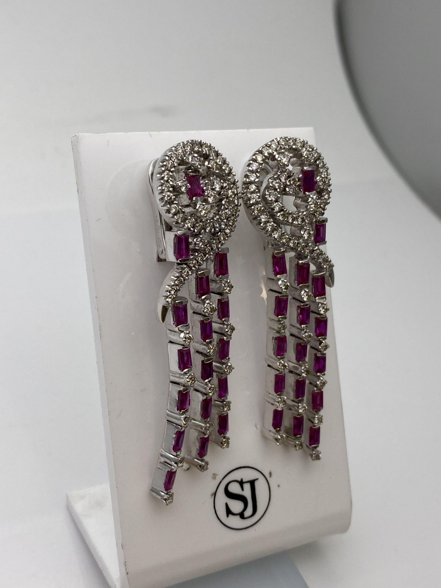 ***£15,950.00*** 18CT WHITE GOLD LADIES DIAMOND RUBY EARRINGS, RUBY WEIGHT- 4.42CT, DIAMOND - Image 3 of 4