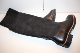 WOMENS TALL SUEDE LEATHER & LEATHER BOOTS RRP £130.00Condition ReportAppraisal Available on Request-