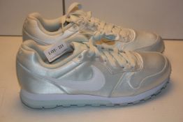 UNBOXED NIKE WOMENS TRAINERS UK SIZE 5Condition ReportAppraisal Available on Request- All Items