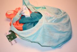 2X ASSORTED WOMENS FITNESS TOPS Condition ReportAppraisal Available on Request- All Items are