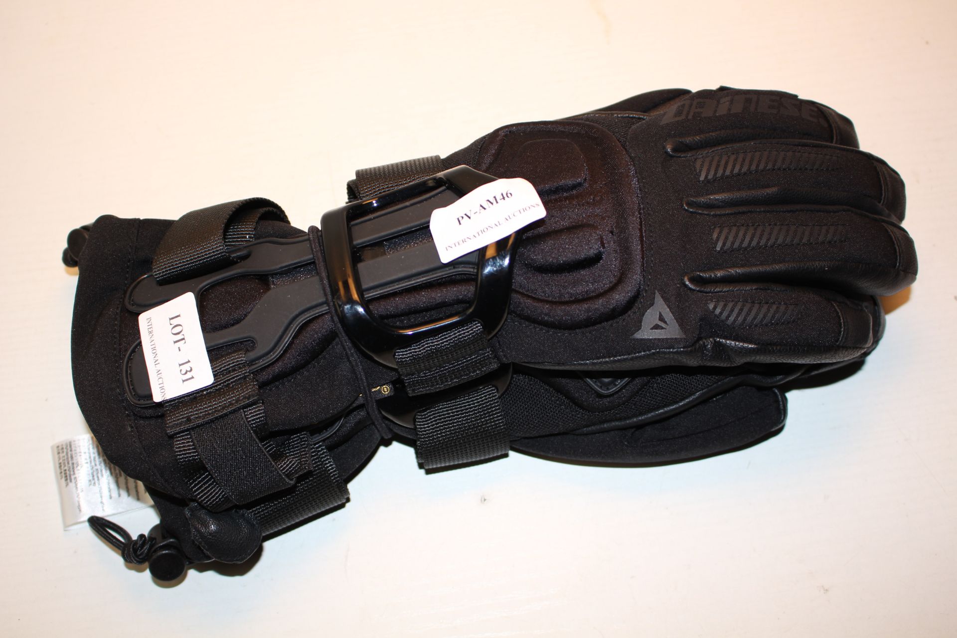 UNBOXED DAINESE MOTORCYCLE LEATHER GLOVES D-DRY LEATHER RRP £64.99Condition ReportAppraisal