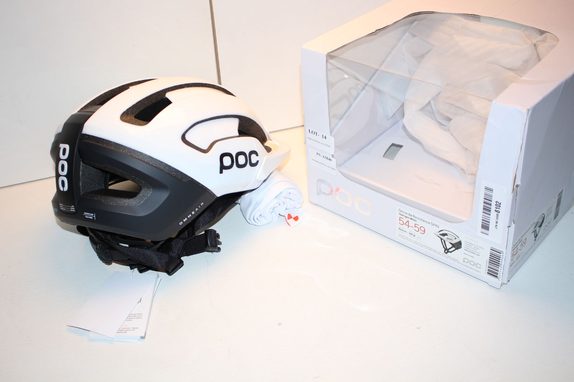 BOXED POC OMNE AIR RESISTANCE SPIN 54-59 MEDIUM 320G HELMET RRP £111.00Condition ReportAppraisal