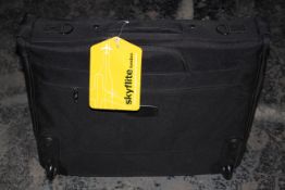 SKYFLITE LONDON WHEELED CASE RRP £58.99Condition ReportAppraisal Available on Request- All Items are
