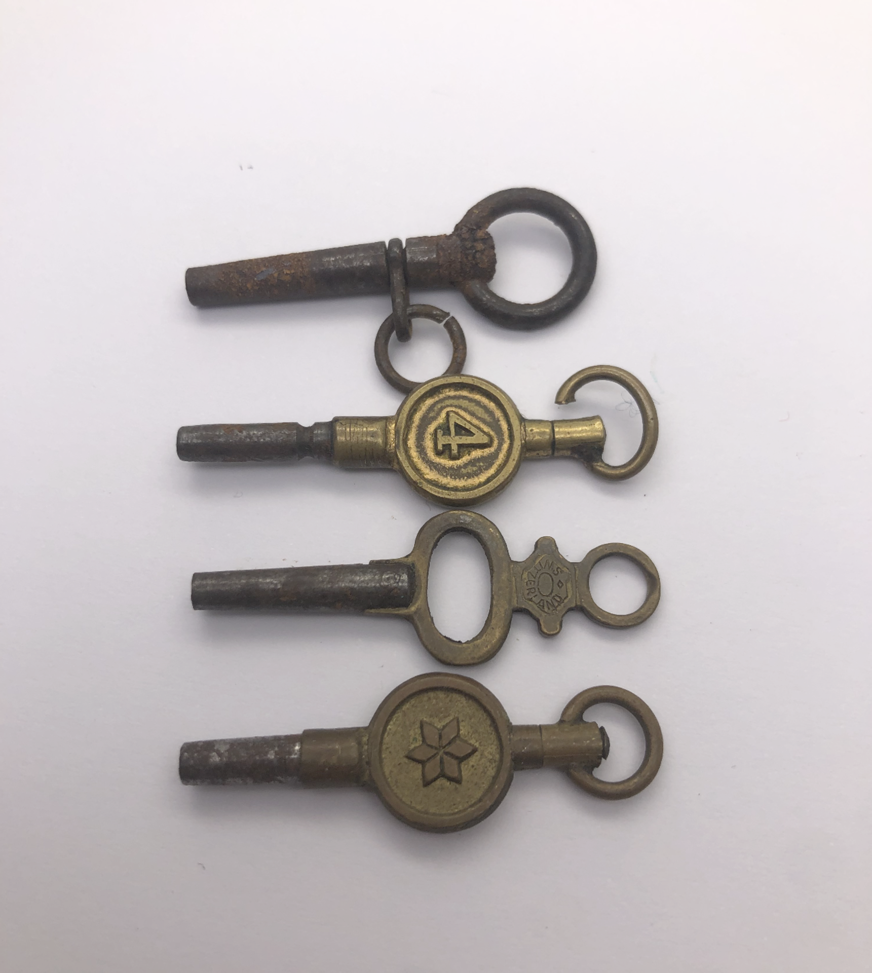 4 Assorted Antique Lock Keys Ref 410