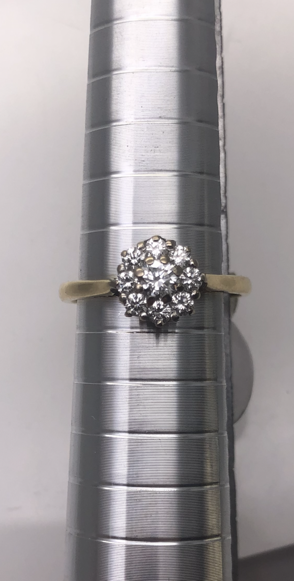 18 ct Yellow Gold Diamond Cluster Ring (352)