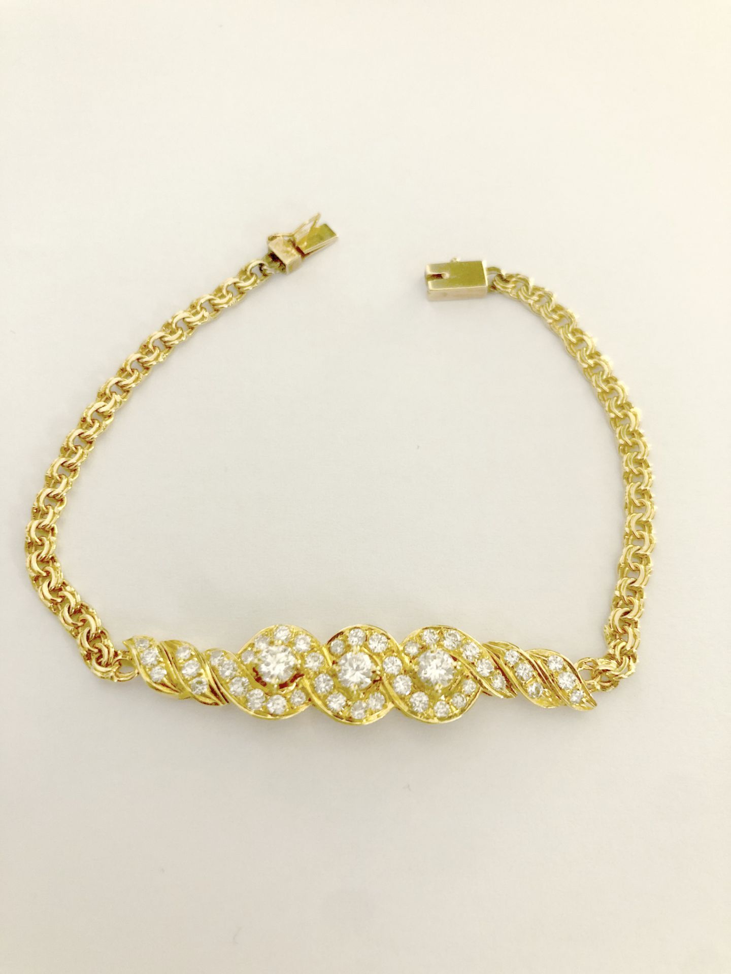 Type: Bracelet Precious Metal: 18 carat Yellow Gold Precious Stones: Diamonds Diamond Type: