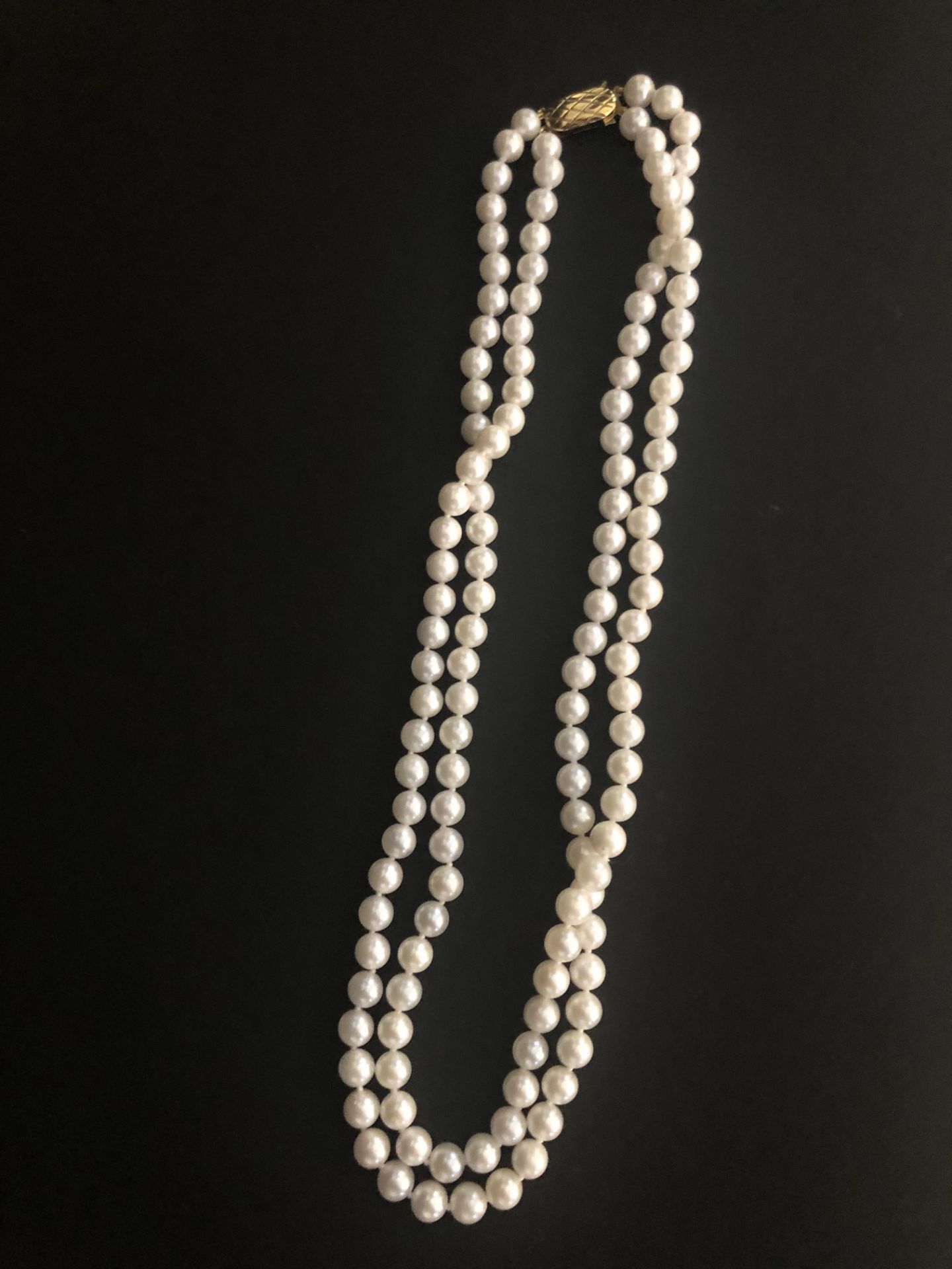 Type: Necklace Precious Metal: 9 carat gold clasp Description: Double Row cultured Pearl Necklace - Image 2 of 2