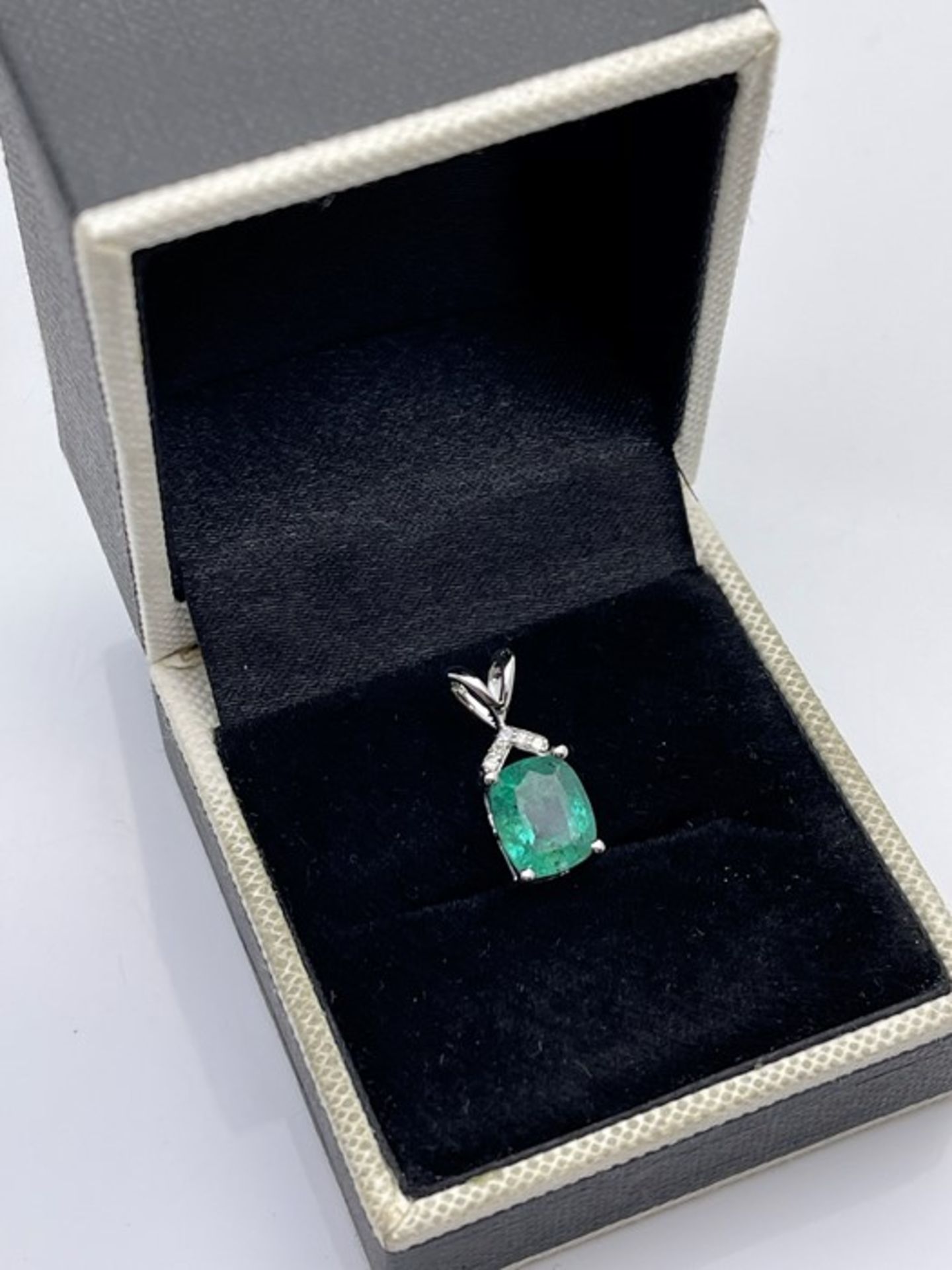 ***£995.00*** 9CT WHITE GOLD DIAMOND AND FLUORITE PENDENT, GEM- 1.74CT, SI/G DIAMONDS, INCLUDES