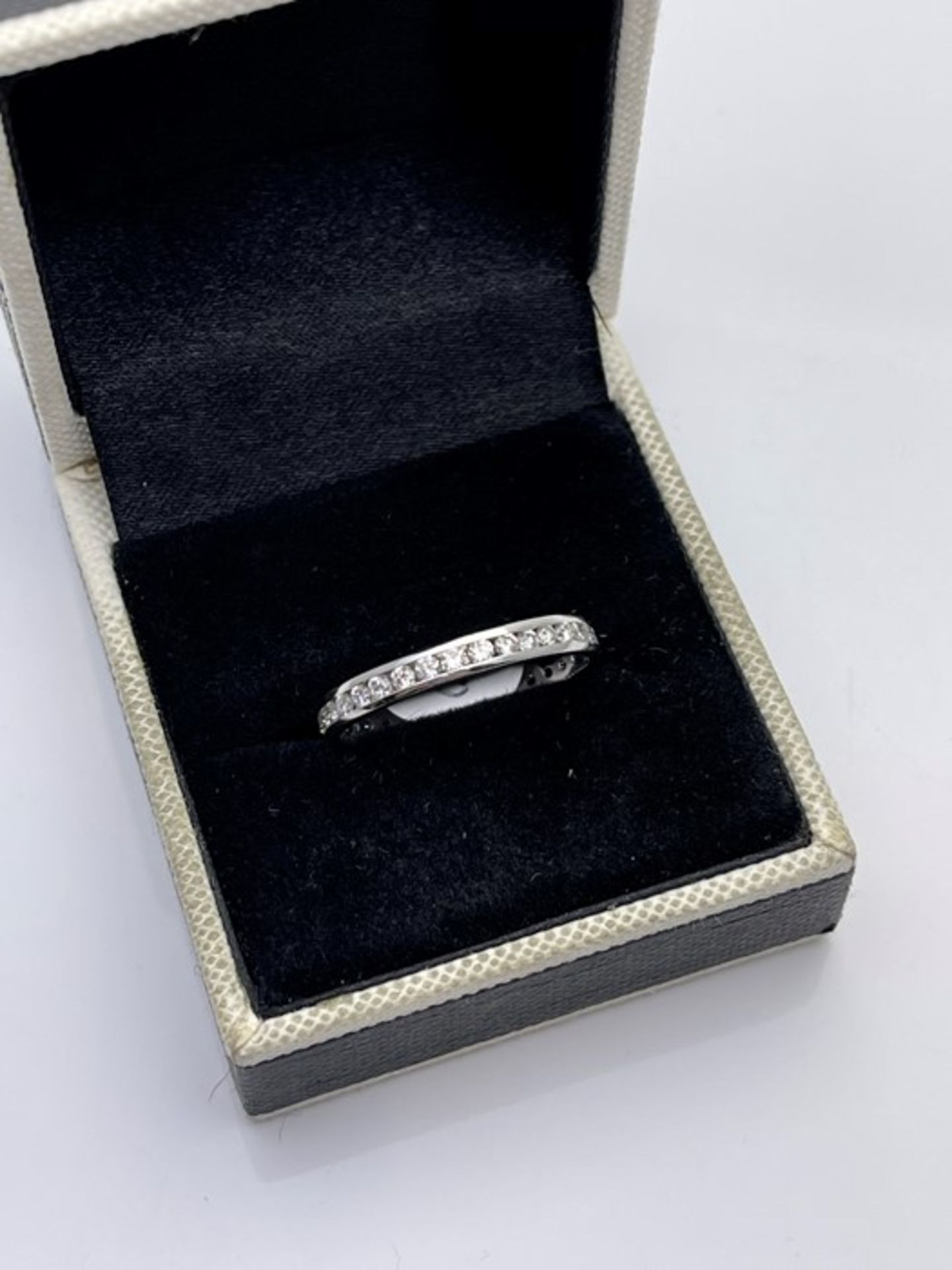 18CT WHITE GOLD FULL ETERNITY DIAMOND RING, SET WITH BRILLIANT ROUND CUT DIAMONDS GOING ALL THE